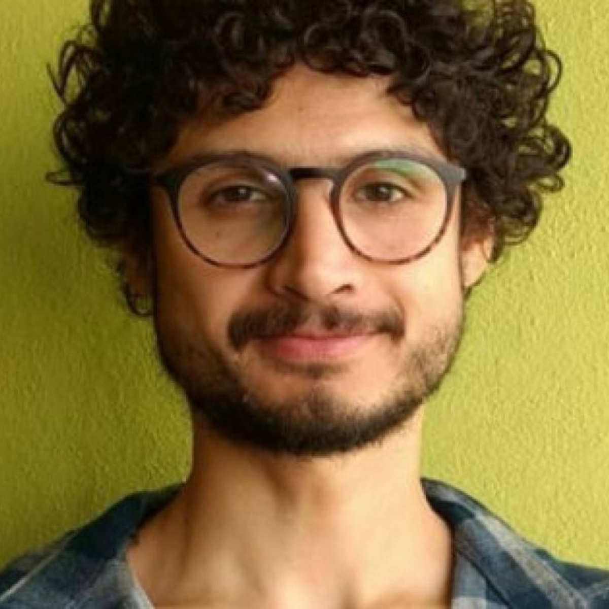 Atacan en redes a ganador de la beca de Guillermo Del Toro por pedir apoyo económico