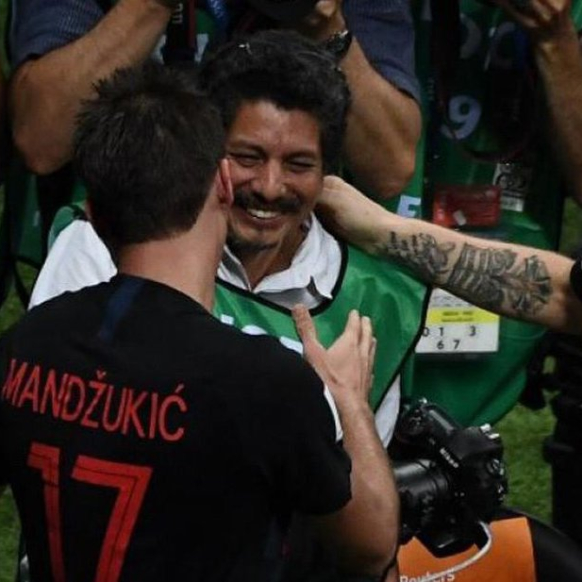 Fotógrafo queda atrapado en la celebración de Croacia y toma estas espectaculares fotos