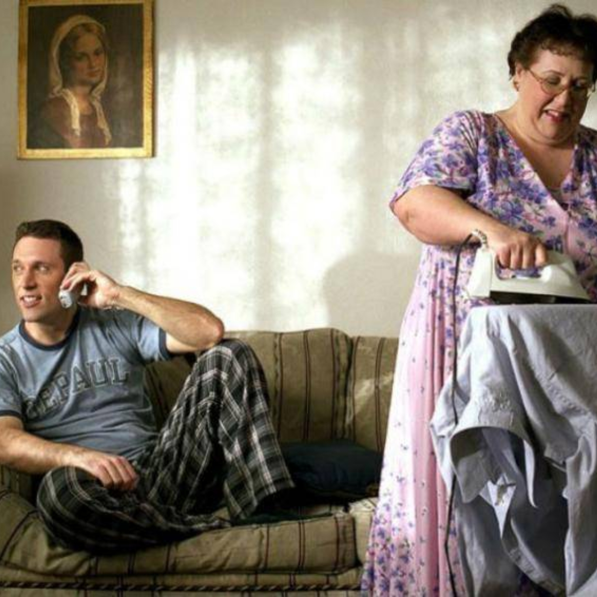 ¿Héroe de los mantenidos? Diputado propone ley para que padres den pensión hasta los 24