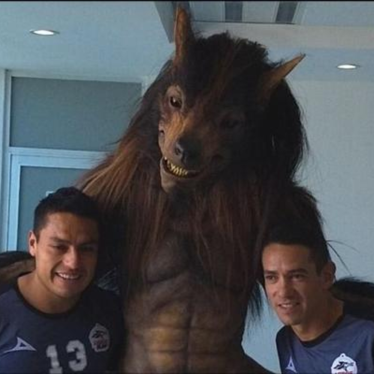 La nueva mascota de Lobos BUAP es tan horrible que ni Del Toro pudo ignorarla