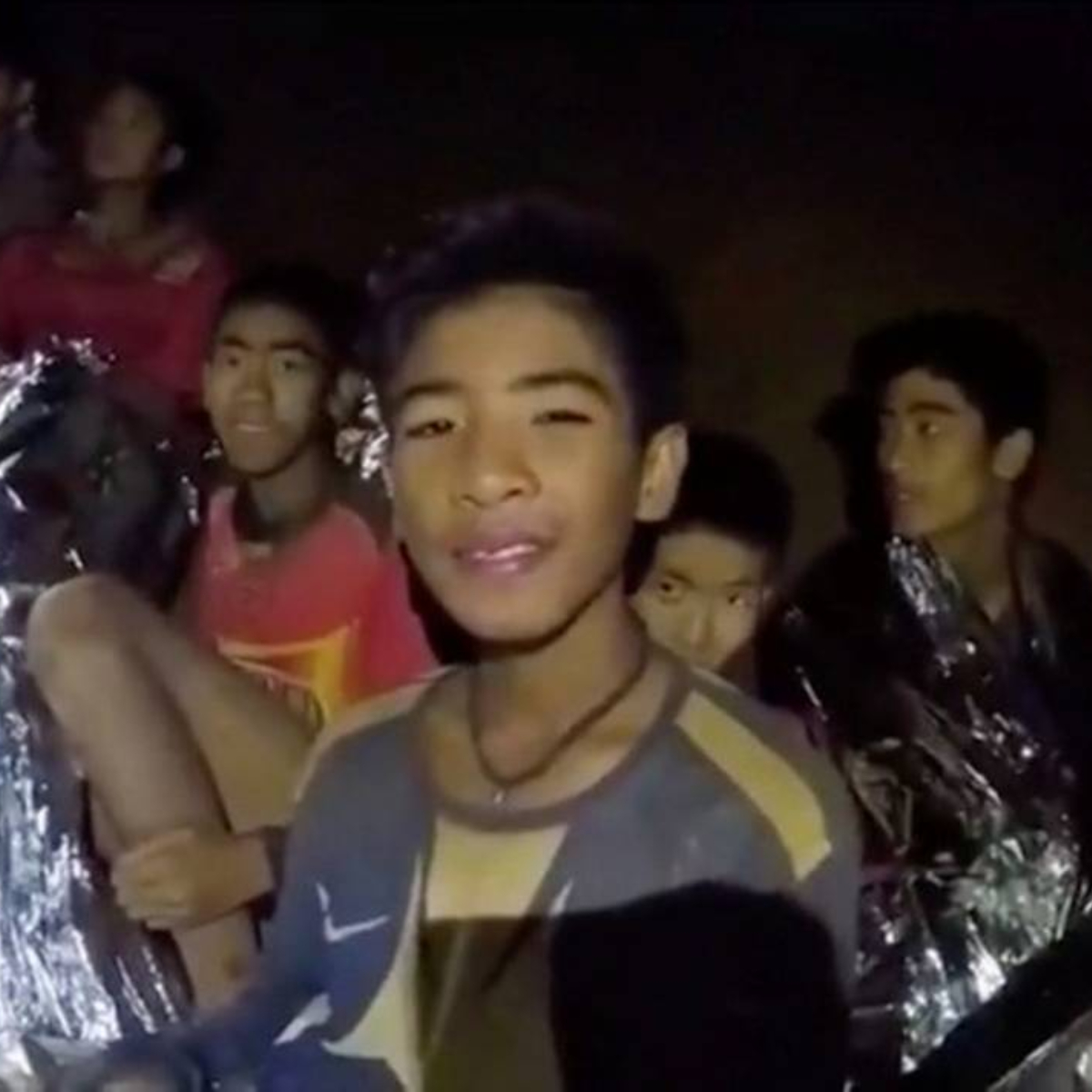 #Milagro: Rescatan con vida a los 12 niños y su entrenador de cueva en Tailandia