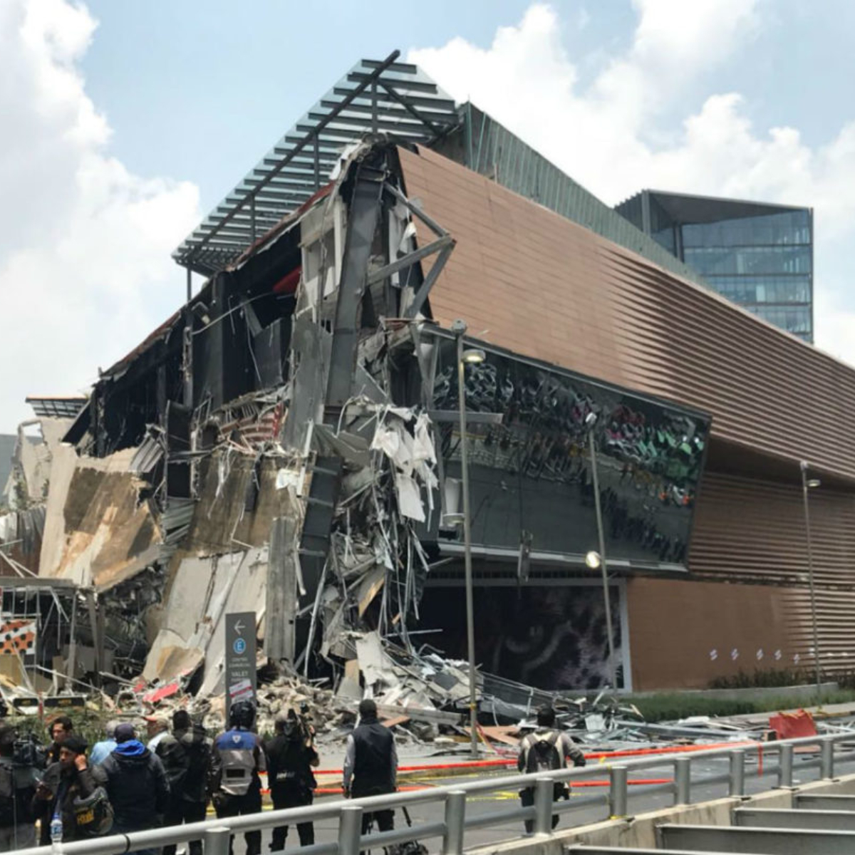 Revelan cuál fue la causa del derrumbe en la plaza Artz Pedregal