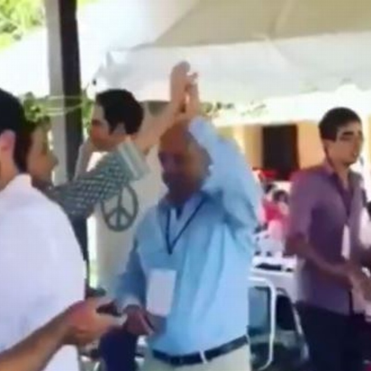 #MafiaDelPoder: Salinas le entra al baile con ganas y el video es una joya