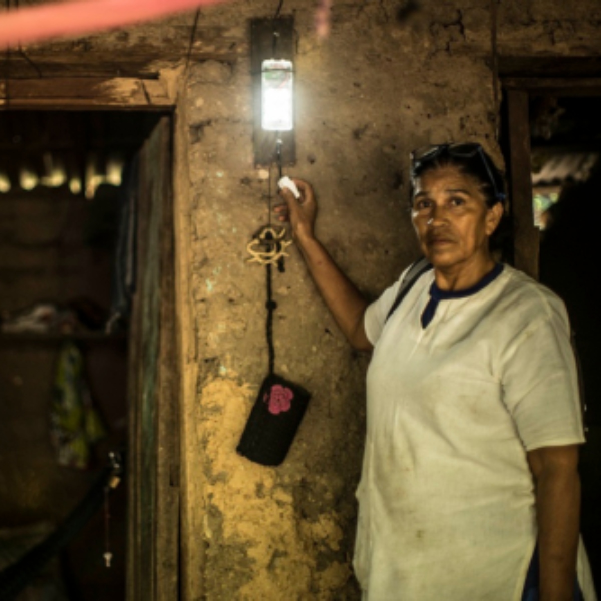 #Heroínas: Sin ayuda del gobierno, estas mujeres regresaron la luz a su comunidad