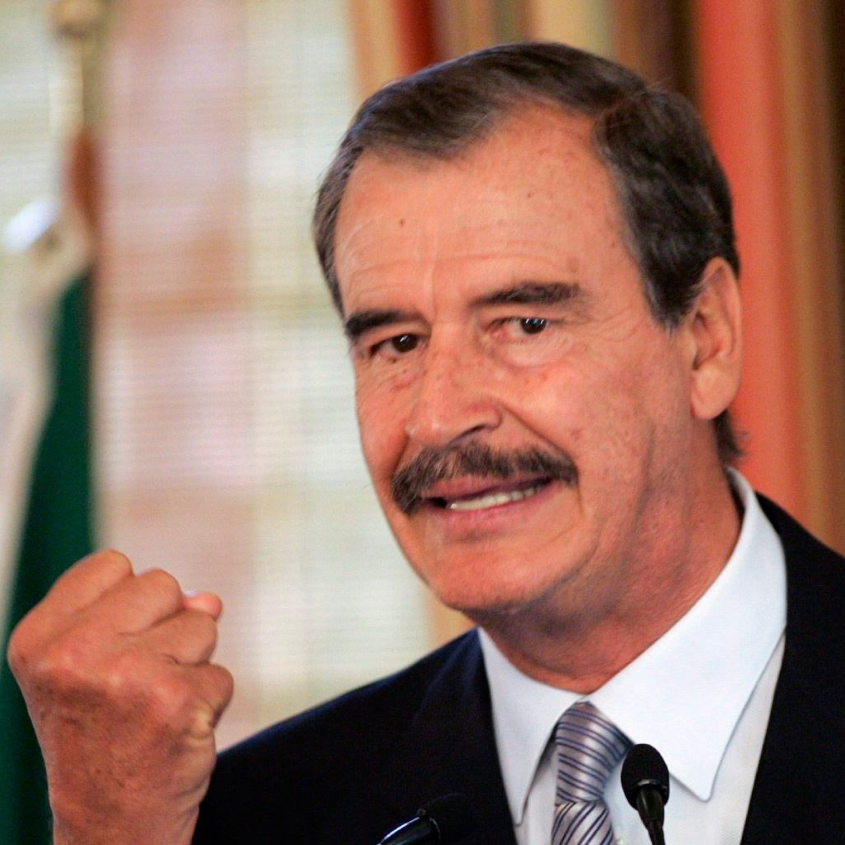 Los mexicanos que encontraron una forma de trollear a expresidentes con cervezas