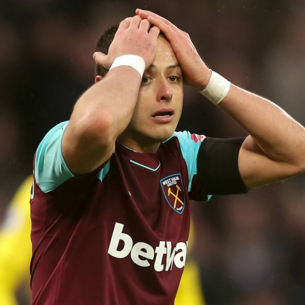 Chicharito lo vuelve a hacer y explota gacho contra un usuario en Twitter