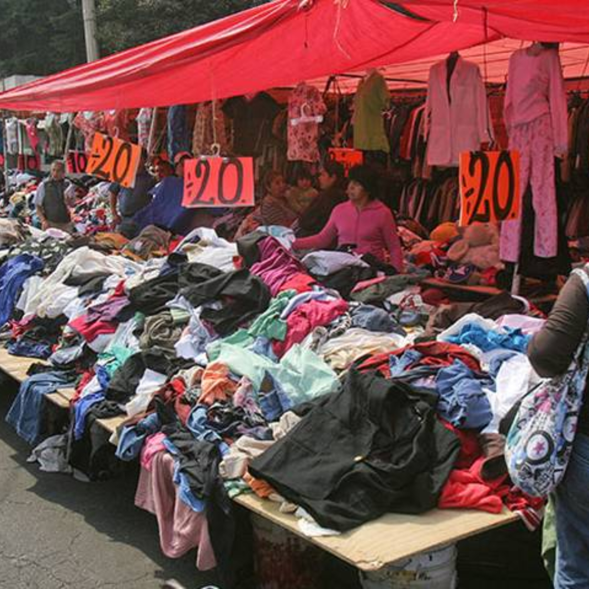 El negocio ilegal que viste a los mexicanos y que va en aumento