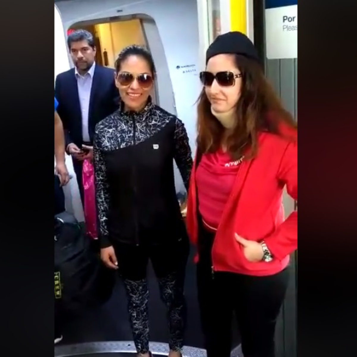 #Aplausos: Así recibieron a las sobrecargos del vuelo de Aeroméxico