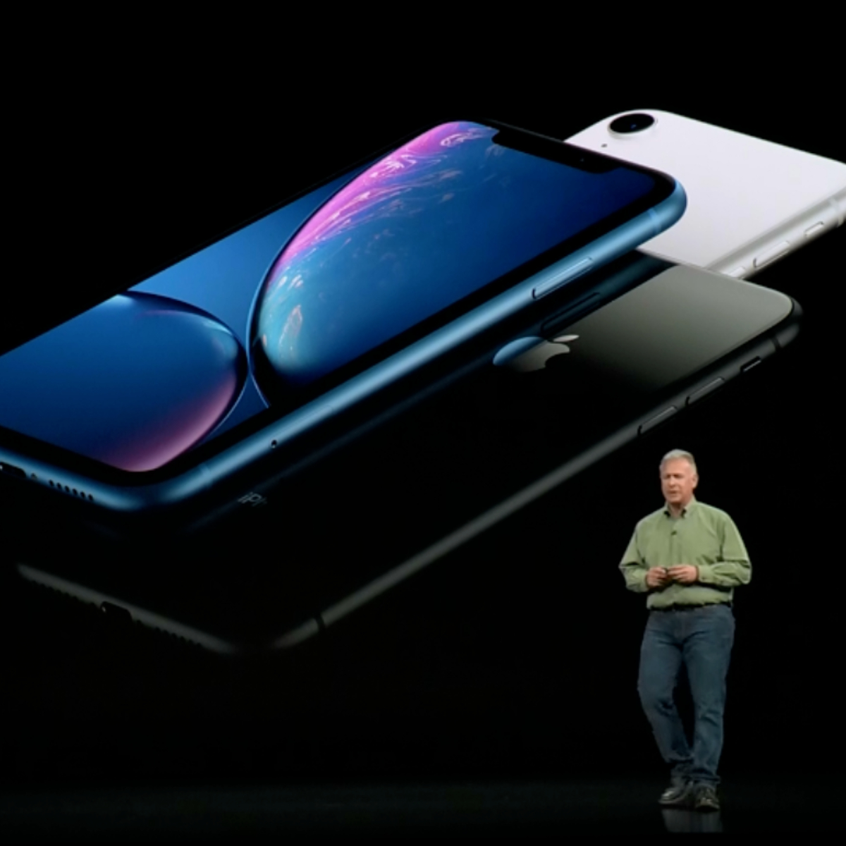 ¿Cuántas horas tendría que trabajar un mexicano para comprarse los nuevos iPhone?