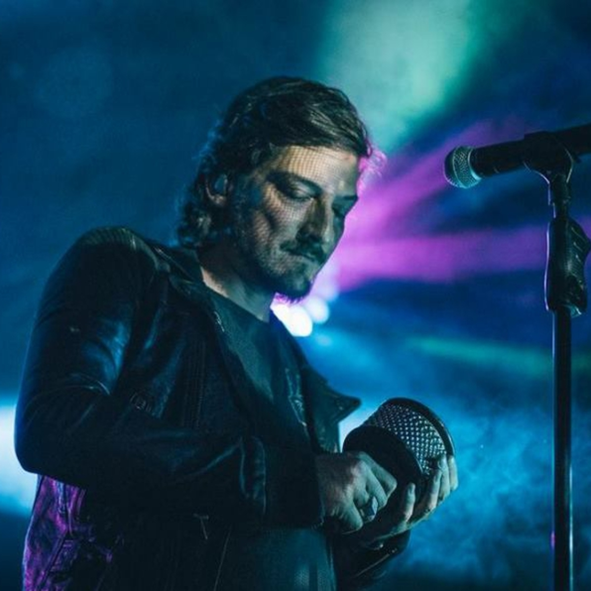 León Lárregui causa revuelo por tuit sobre AMLO