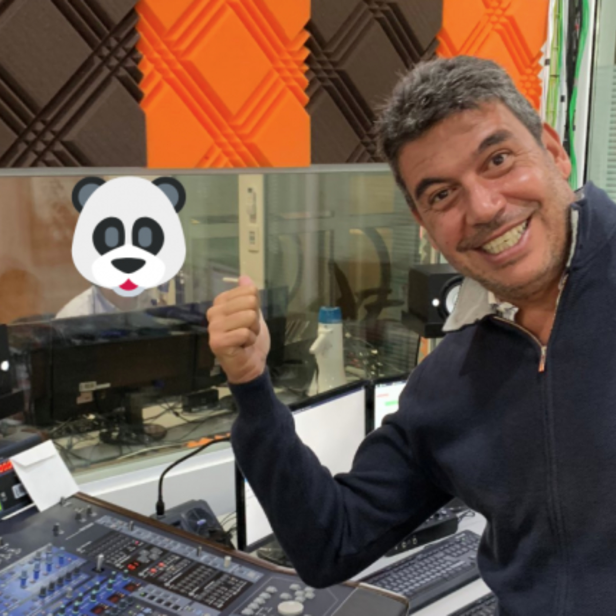 El "arma secreta" de Slim para ganarle a las estaciones de radio