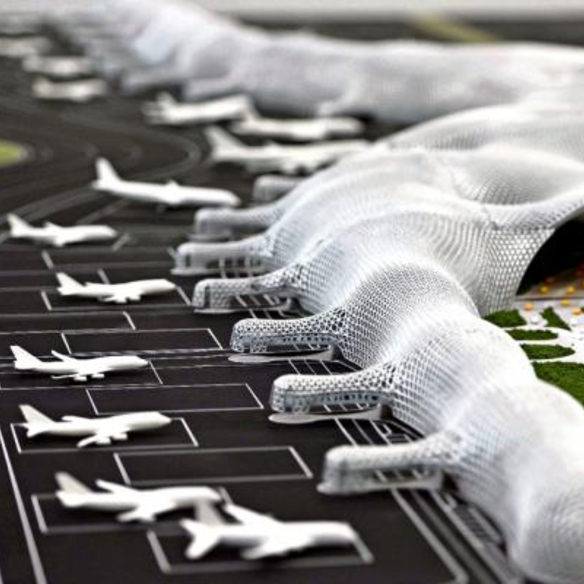 A Carlos Slim le caería su primera demanda tras la cancelación del NAIM