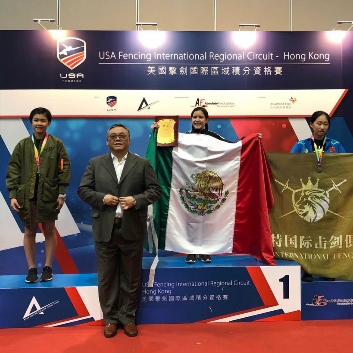 Fernanda Herrera se convierte en campeona de esgrima sin apoyo del gobierno