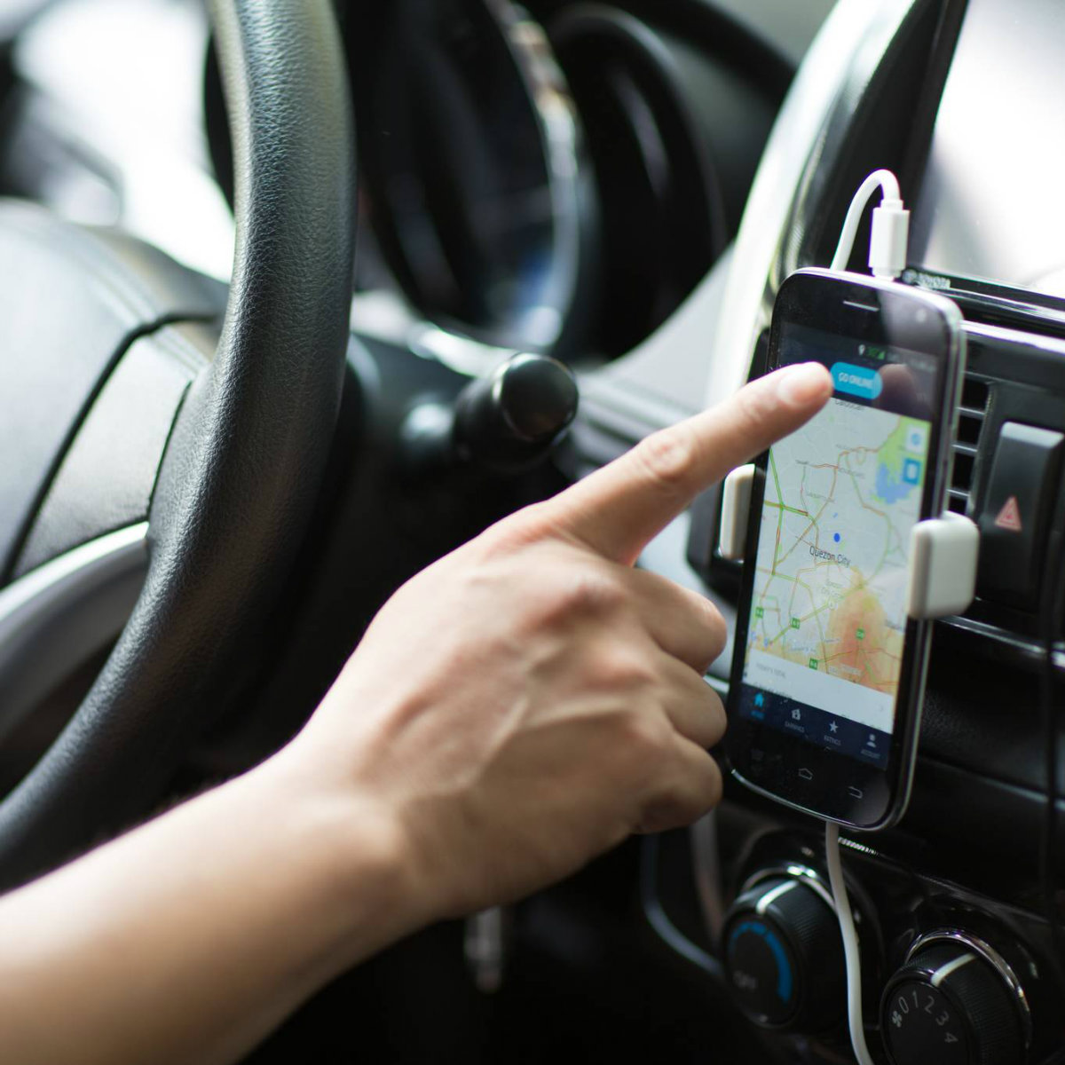 Mercedes Benz lanza su propia plataforma de taxi privado en la CDMX