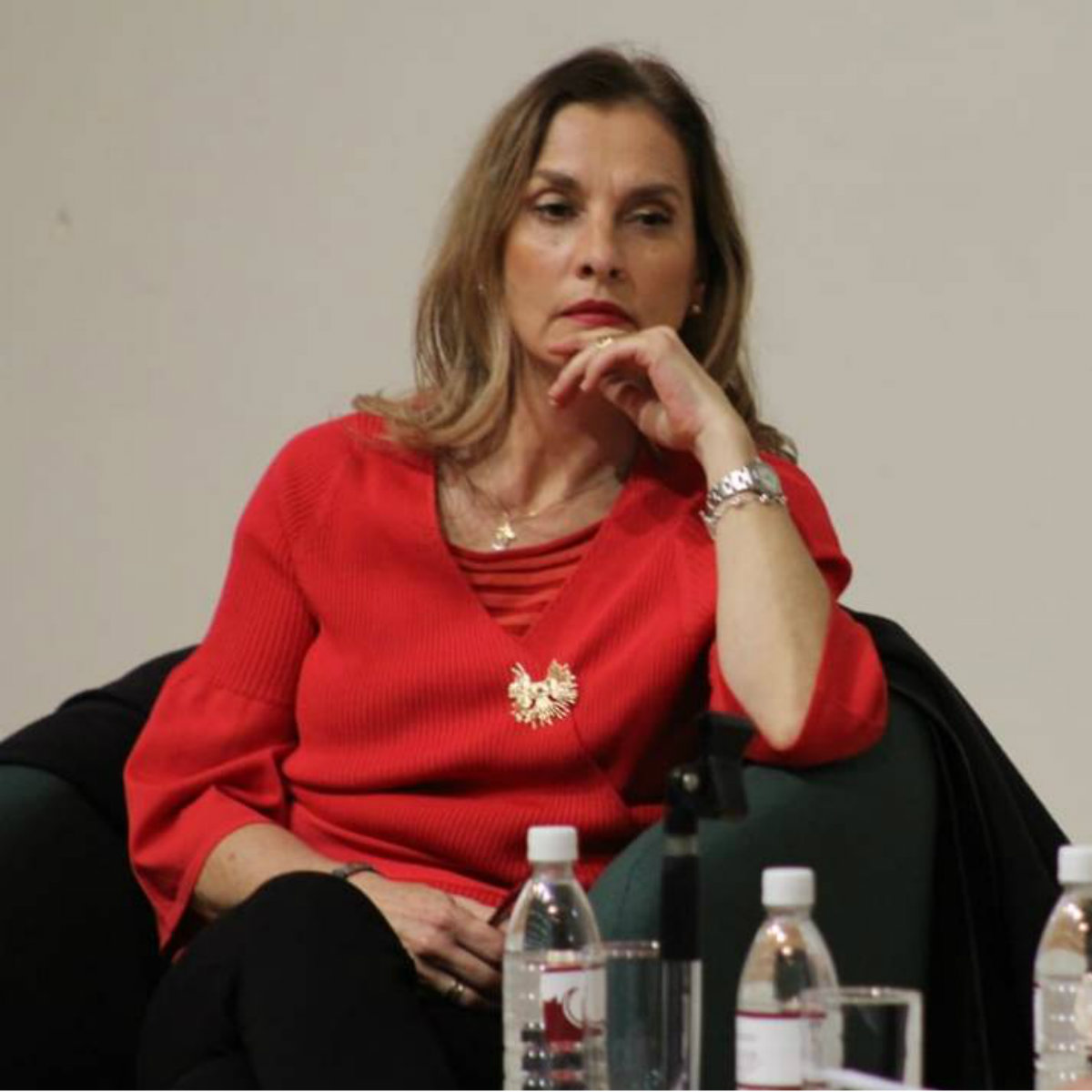 Esposa de AMLO confunde nombre de poeta y desata ola de memes en redes