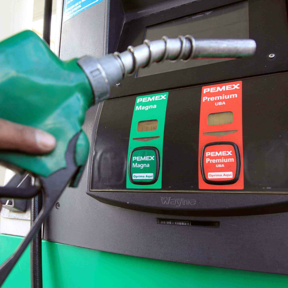 Estudiante mexicano crea dispositivo que permite gastar menos gasolina