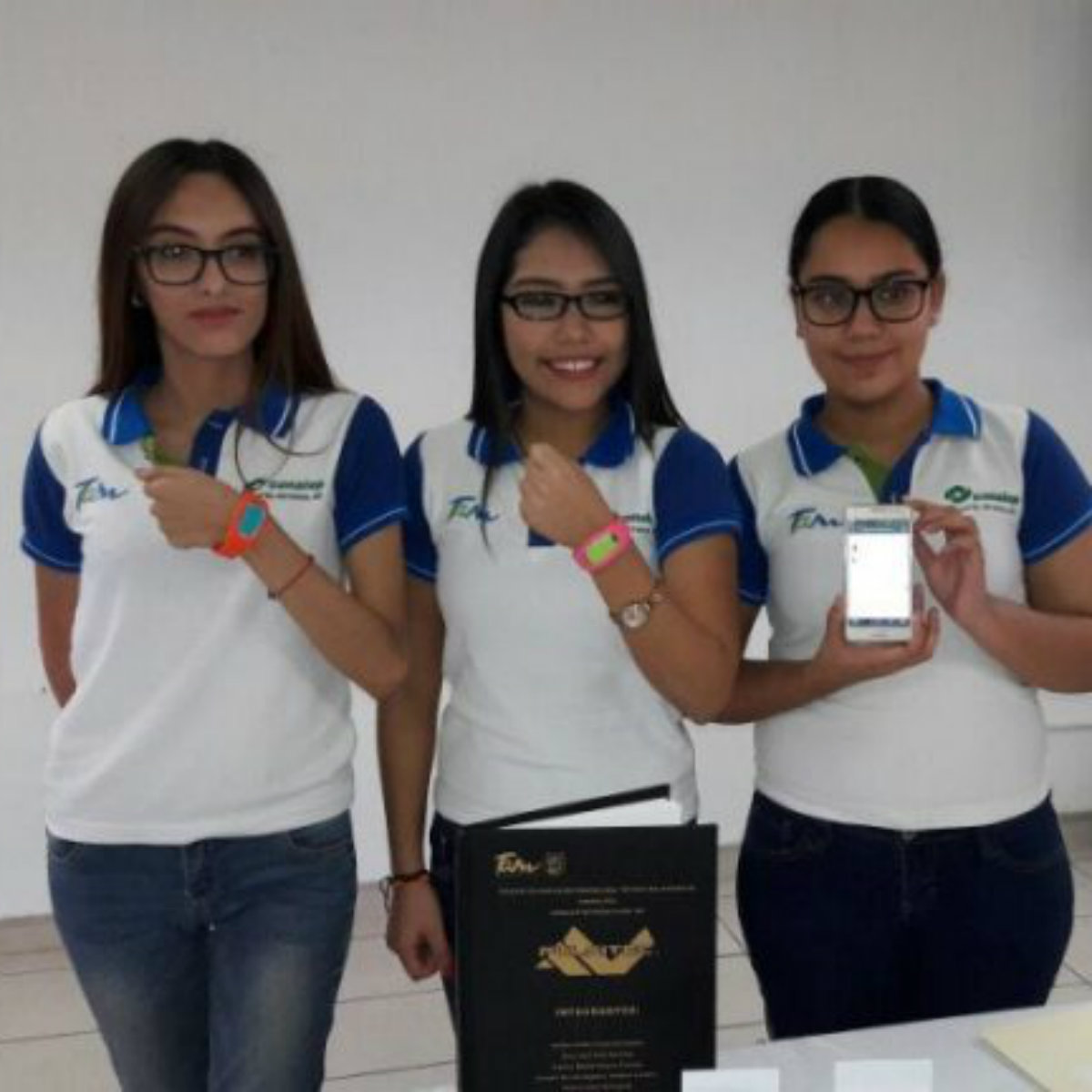 Alumnas del Conalep desarrollan aparato para mantenerse a salvo