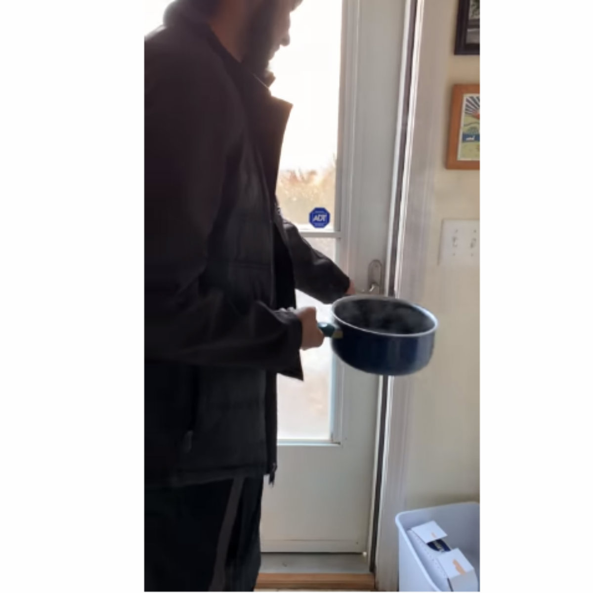 El frío en EU desató un reto viral que está mandando a la gente al hospital