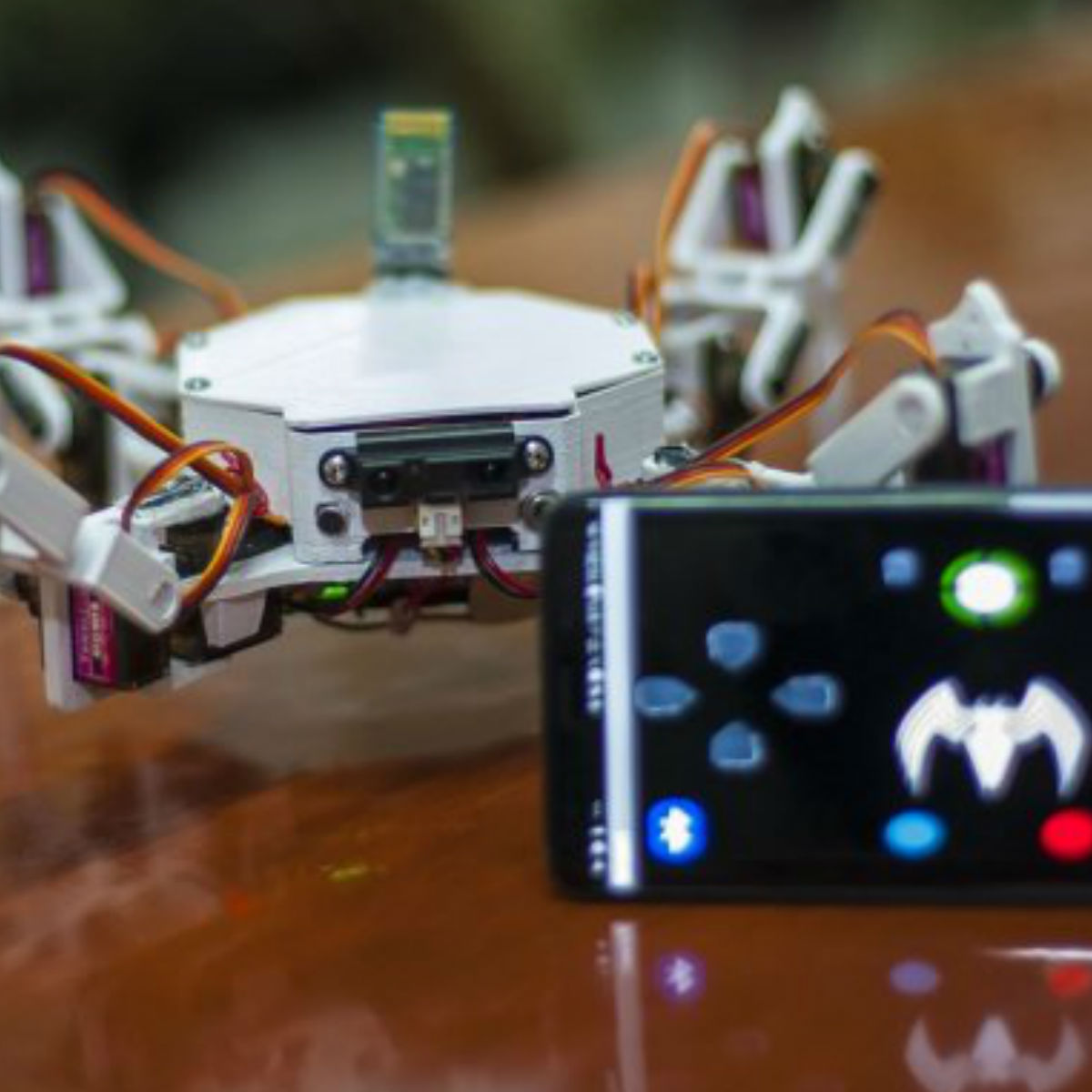 Estudiantes del IPN crean robot que salvaría miles de vidas en caso de sismos