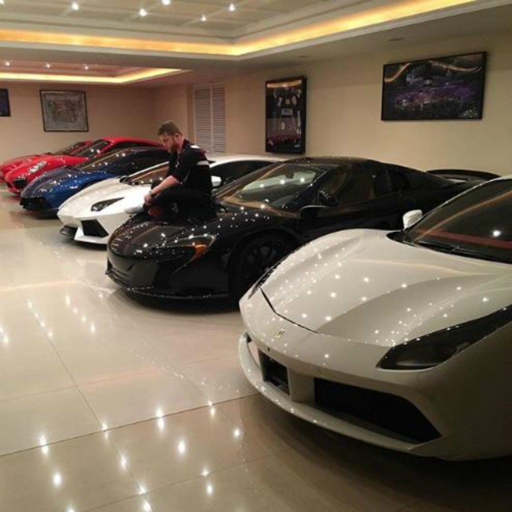 La lujosa colección de autos y camionetas que tiene ‘El Canelo’ Álvarez