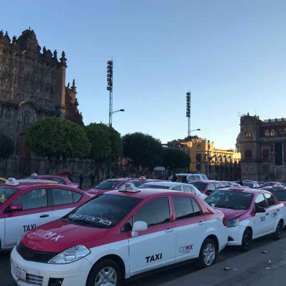 La petición de taxistas a AMLO que pondría en aprietos a Uber y Didi