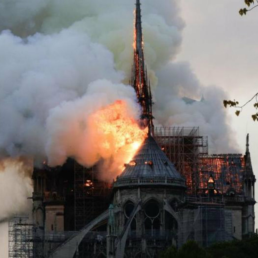 Las imágenes más impactantes del incendio en la Catedral de Notre Dame