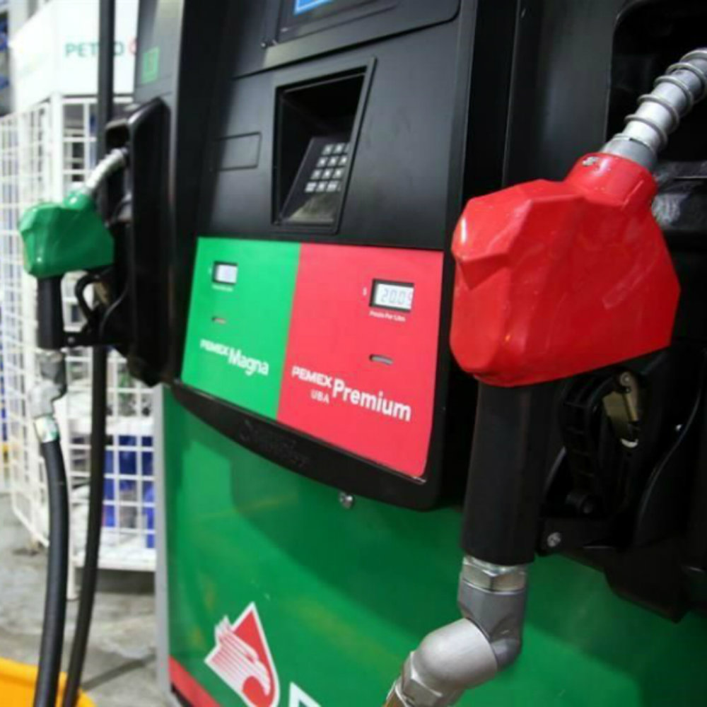 La nueva estrategia de AMLO para que las gasolineras despachen litros completos