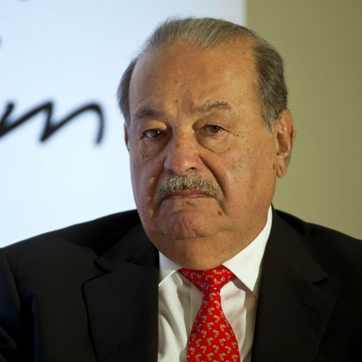 Azcárraga y Megacable le arrebatan sus principales clientes a Slim