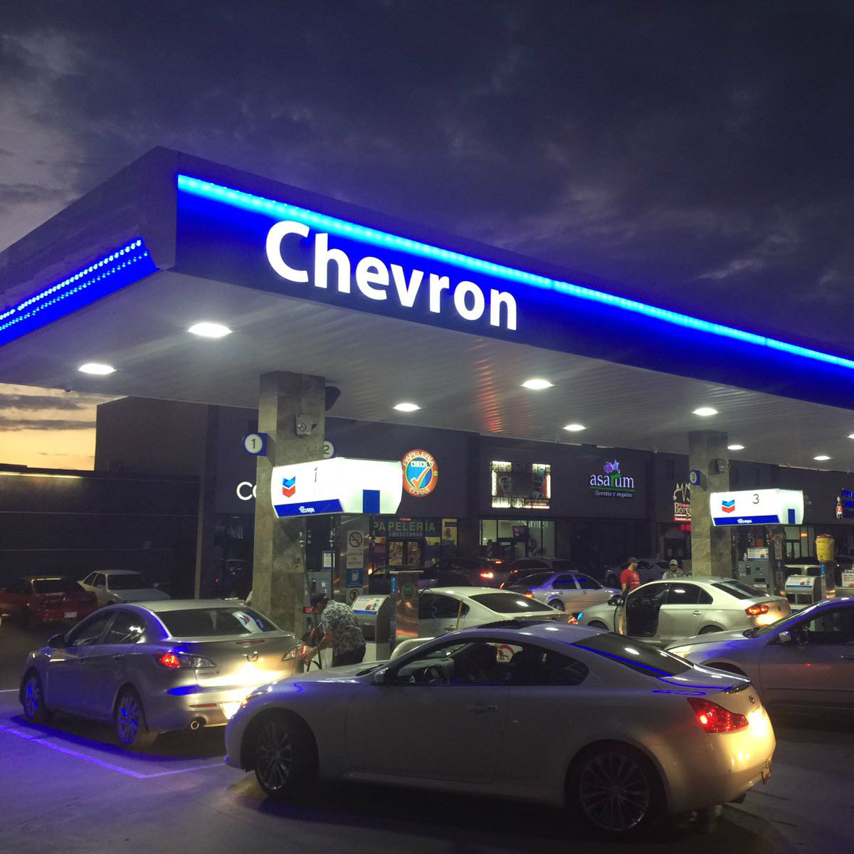 Las marcas que venden la gasolina más barata y más cara del país