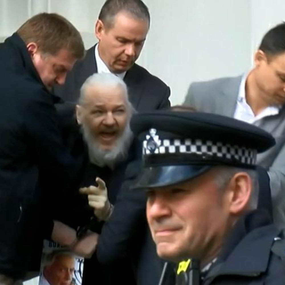 ¿Por qué le retiraron el asilo al fundador de WikiLeaks y qué cargos enfrenta?