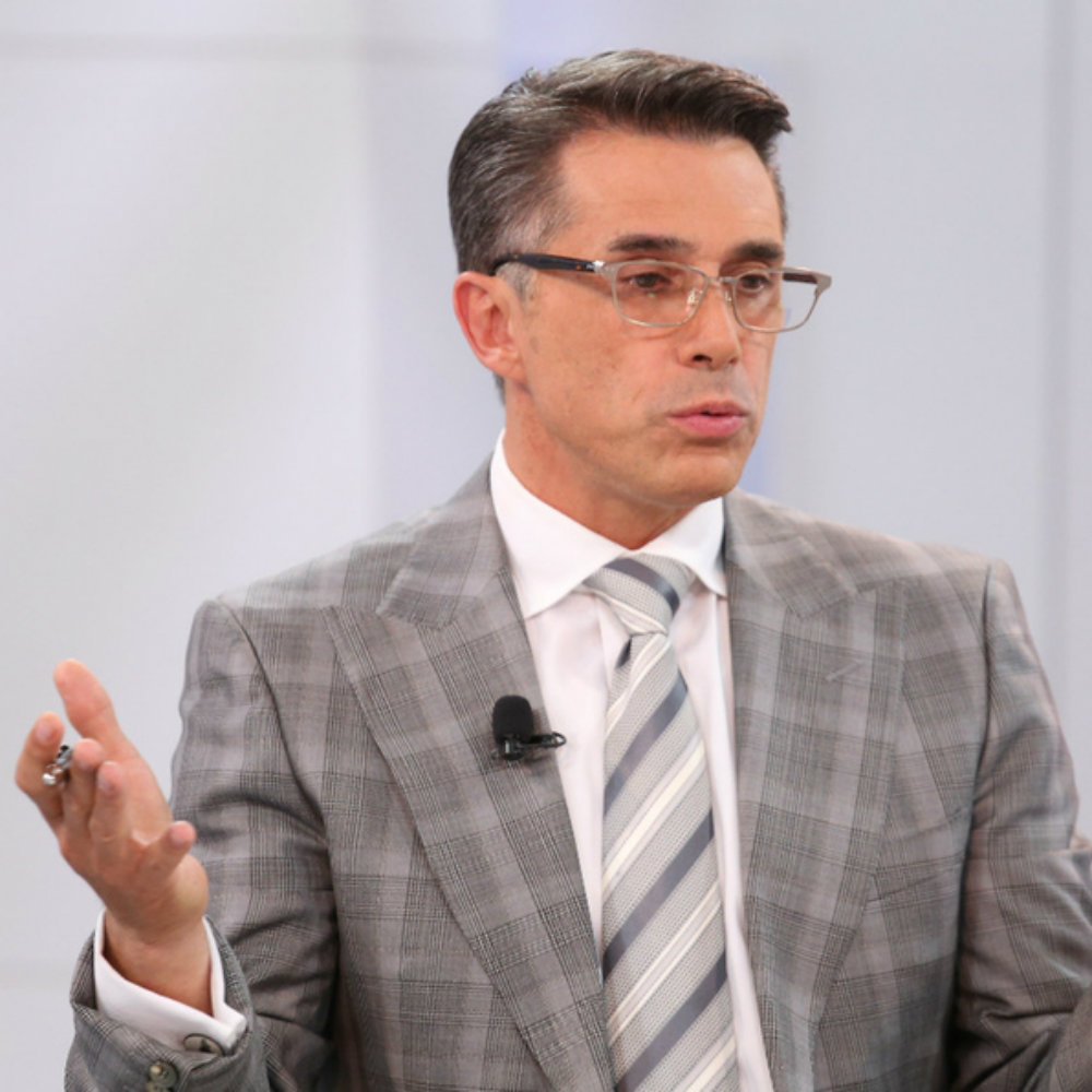 Sergio Mayer sale en defensa de la “vaquita amarilla” y en redes no lo perdonan