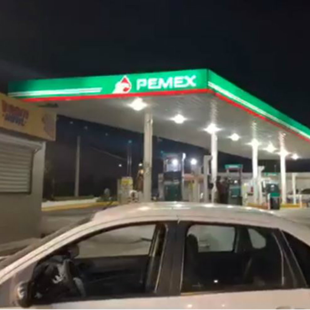 Les venden gasolina con agua y echan a perder sus vehículos