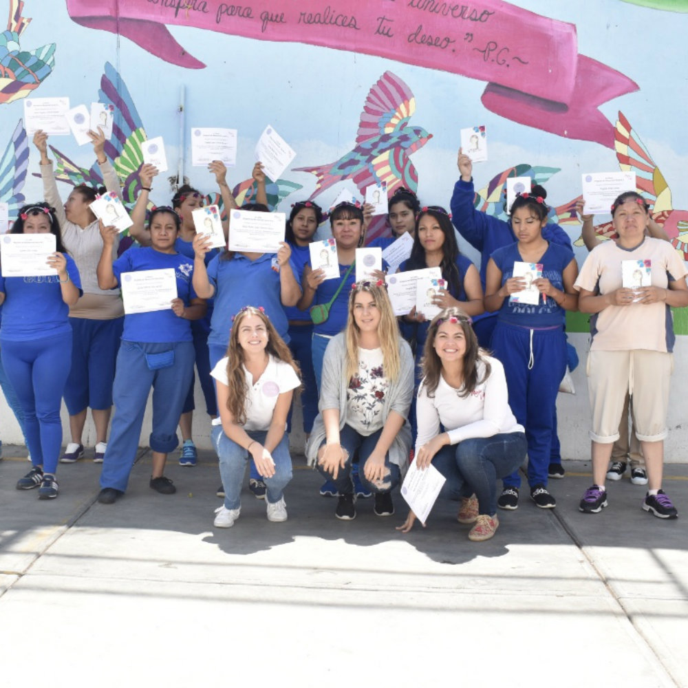 Emprendedoras dan trabajo a reclusas para ayudarlas a reintegrarse a la sociedad