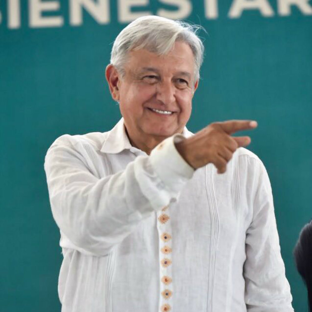 AMLO se cansa de Slim y busca a Zuckerberg para llevar internet a todo el país