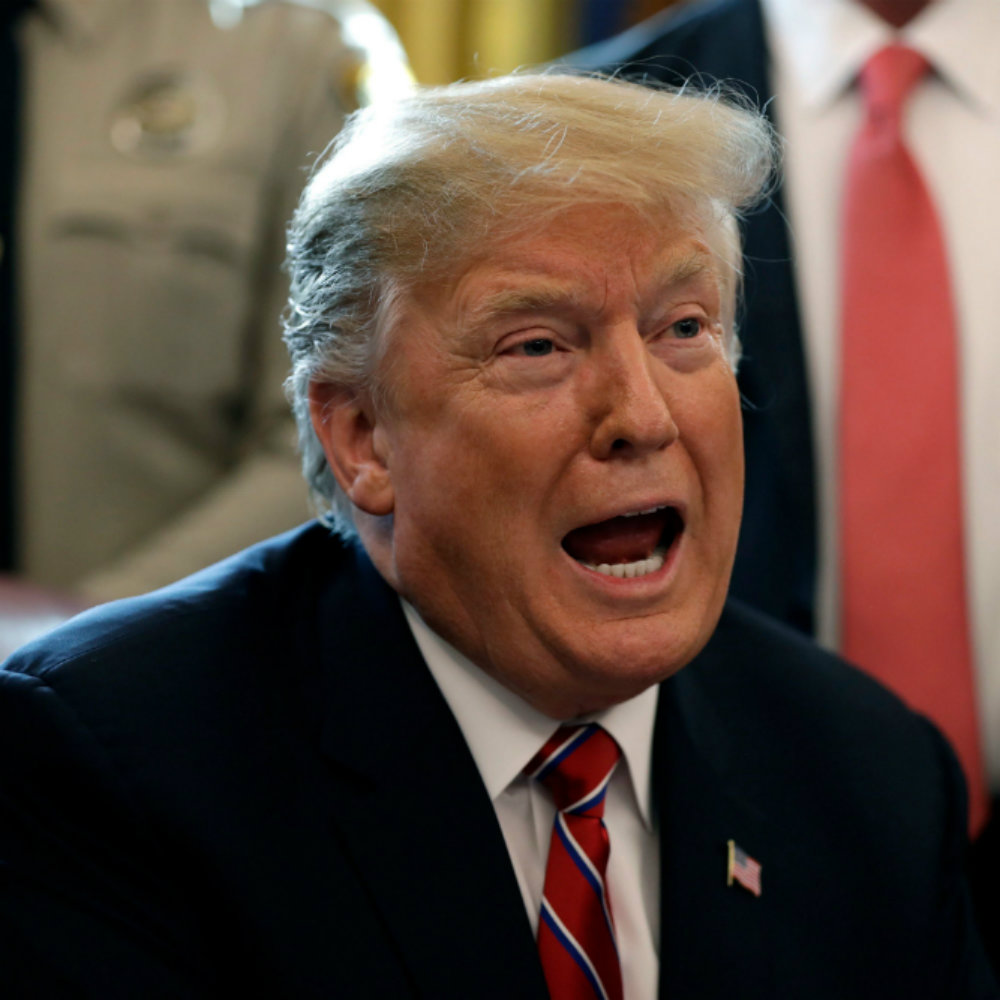 Trump se enoja con AT&T y pide a los ciudadanos boicotearlos