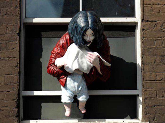 Estatuas de personajes famosos que han causado risas