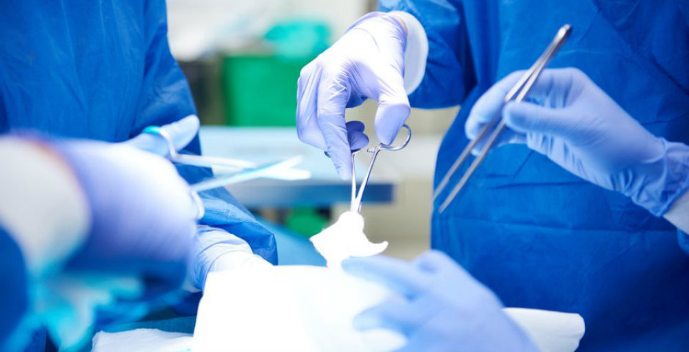 Le amputan la pierna equivocada y nadie quiere hacerse responsable