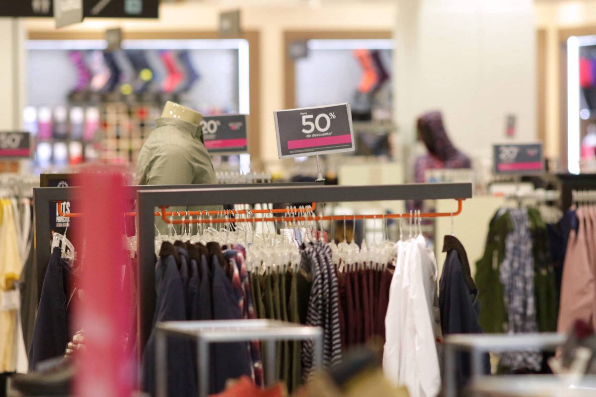 Profeco exhibe a las marcas que fabrican ropa 'desechable' | BizNext